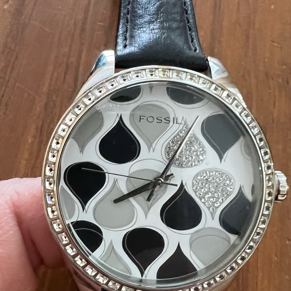 Fossil Watch - Unique Water Droplet face design with Crystal Accents. - Picture 10 of 12